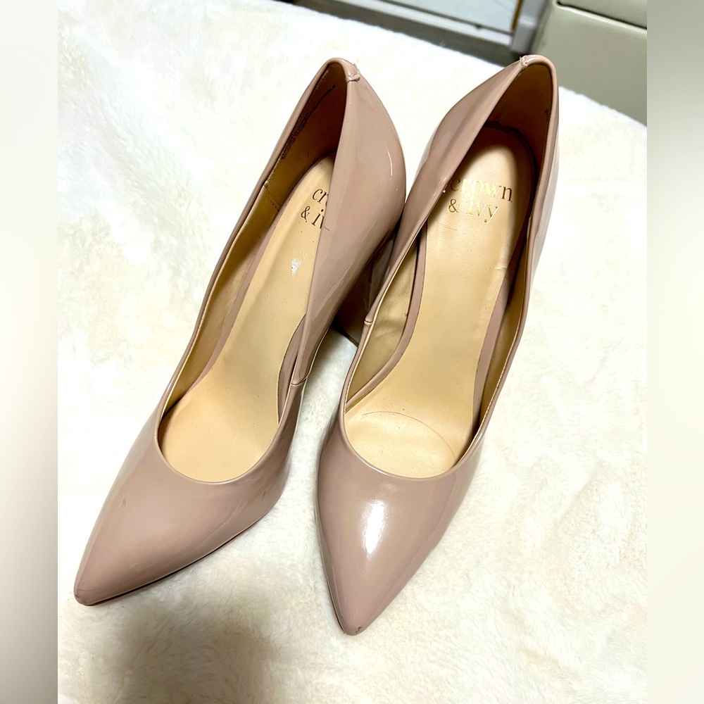 Crown & Ivy Pumps